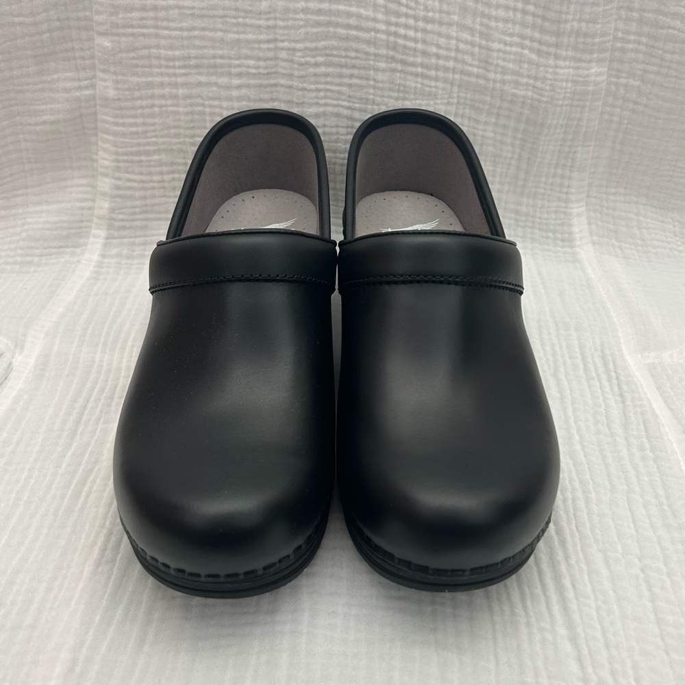 Brand New Women’s Dansko “LT Pro Leather” Clogs in Black